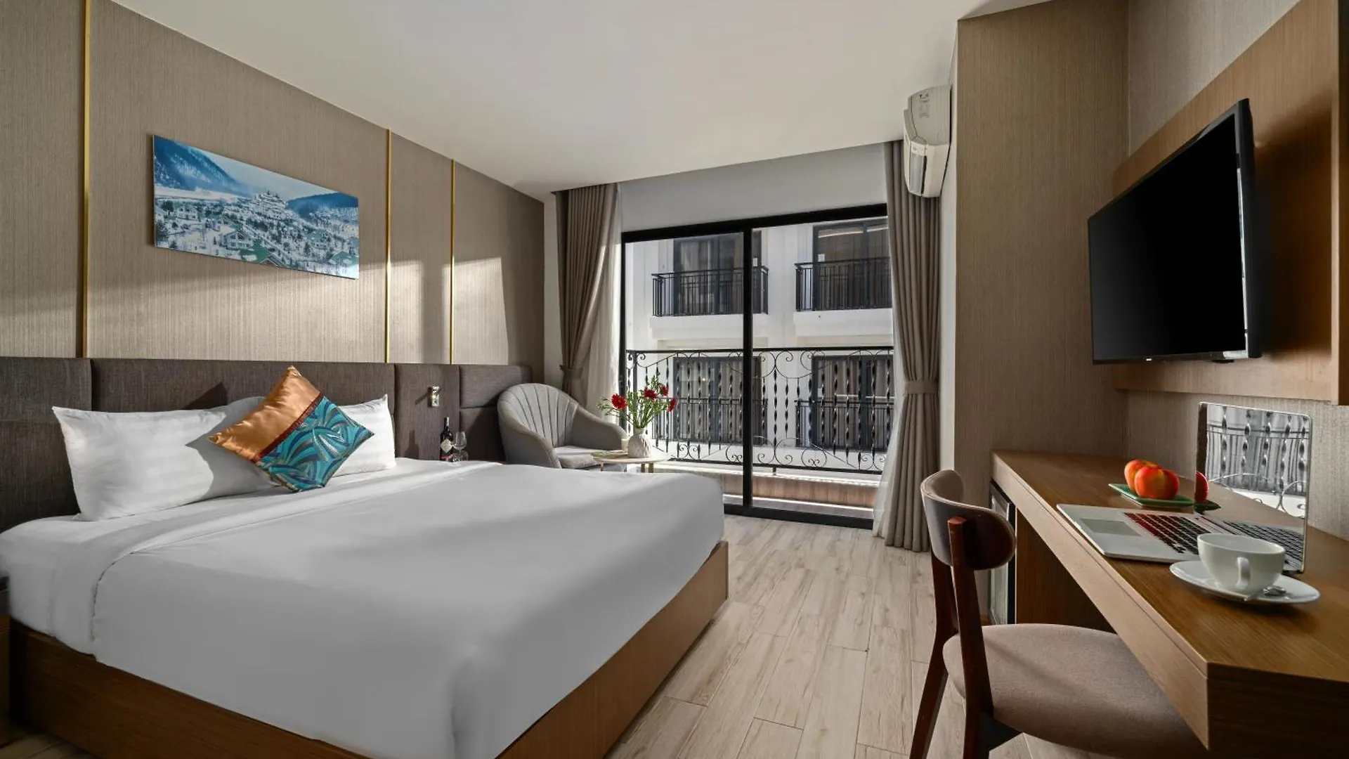 Sochi Hotel Να Τρανγκ 4*,